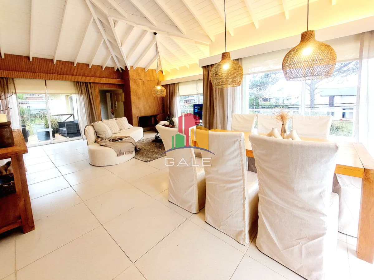 Gale Propiedades & Escribanía Casa ID.4567 - Espectacular casa en Montoya