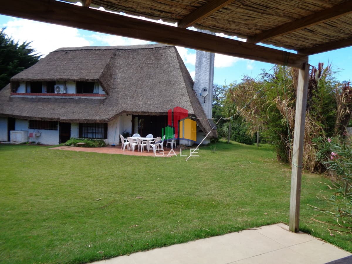 Gale Propiedades & Escribanía Casa ID.3108 - Espectacular Chalet