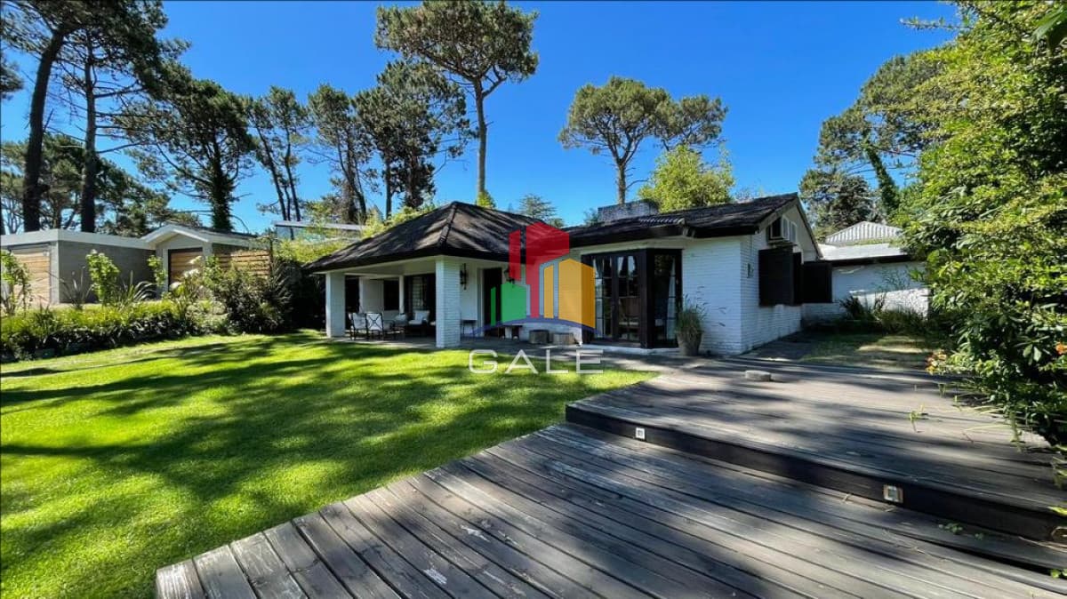 Hermosa y amplia casa en Mansa  -