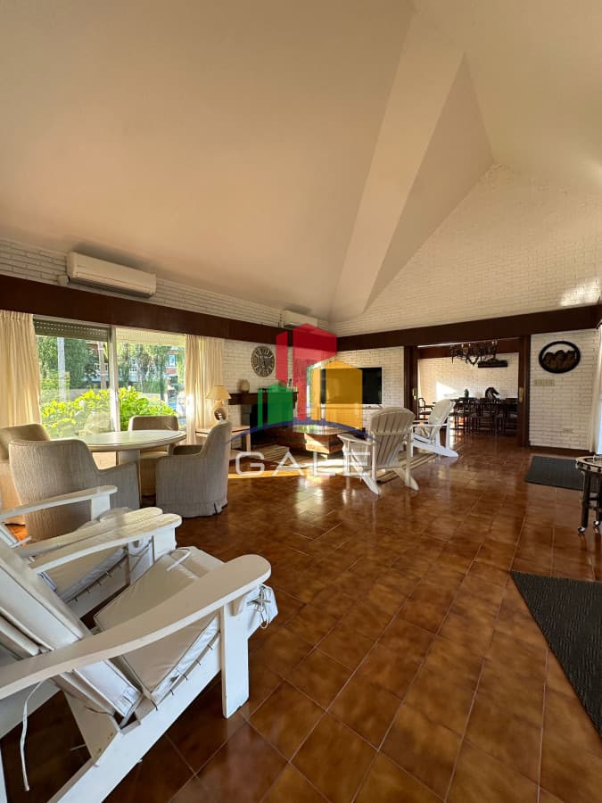 Gale Propiedades & Escribanía Casa ID.3081 - Hermosa casa a pasos de Playa Mansa ? Parada 9, Punta del Este