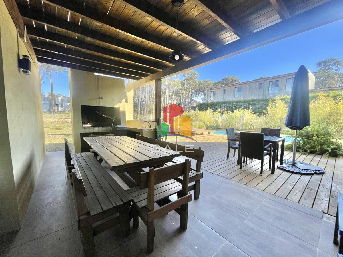 Gale Propiedades & Escribanía Casa ID.4567 - Espectacular casa en Montoya