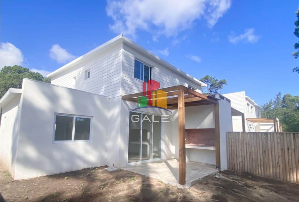 Gale Propiedades & Escribanía Casa ID.4861 - Casa en venta - Parque Burnett a estrenar
