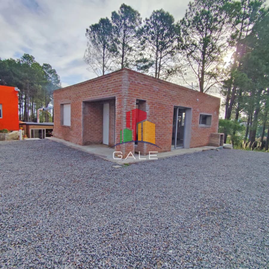 Gale Propiedades & Escribanía Casa ID.4571 - 2 Dormitorios Listos: Calidad y Acepta Banco