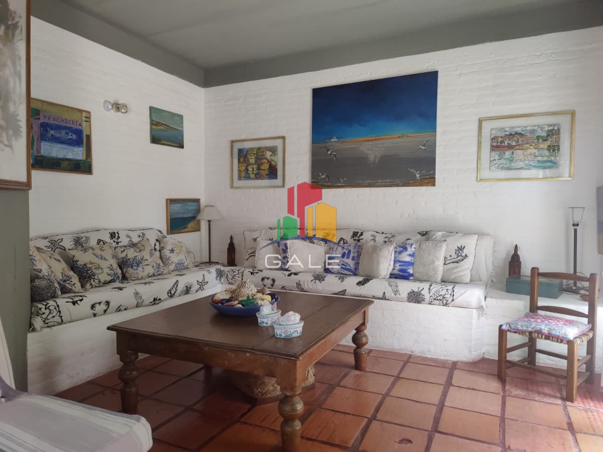 Gale Propiedades & Escribanía Casa ID.1997 - Hermosa casa en alquiler en la barrra