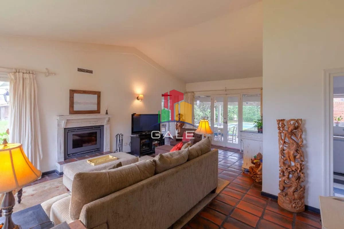Hermosa casa en Alquiler anual en San Fernando con vista parcial del mar  -