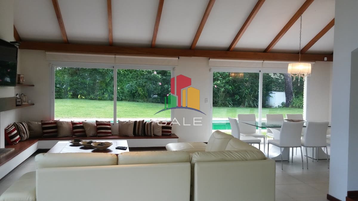 Gale Propiedades & Escribanía Casa ID.3290 - Hermosa casa en venta en la zona de la Mansa.