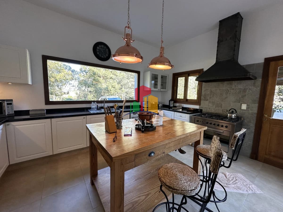 Gale Propiedades & Escribanía Casa ID.3103 - Venta casa en barrio semi cerrado Las Silvias, Punta Ballena