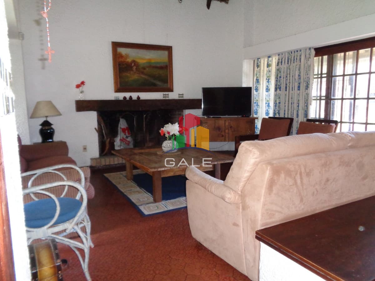 Gale Propiedades & Escribanía Casa ID.3108 - Espectacular Chalet
