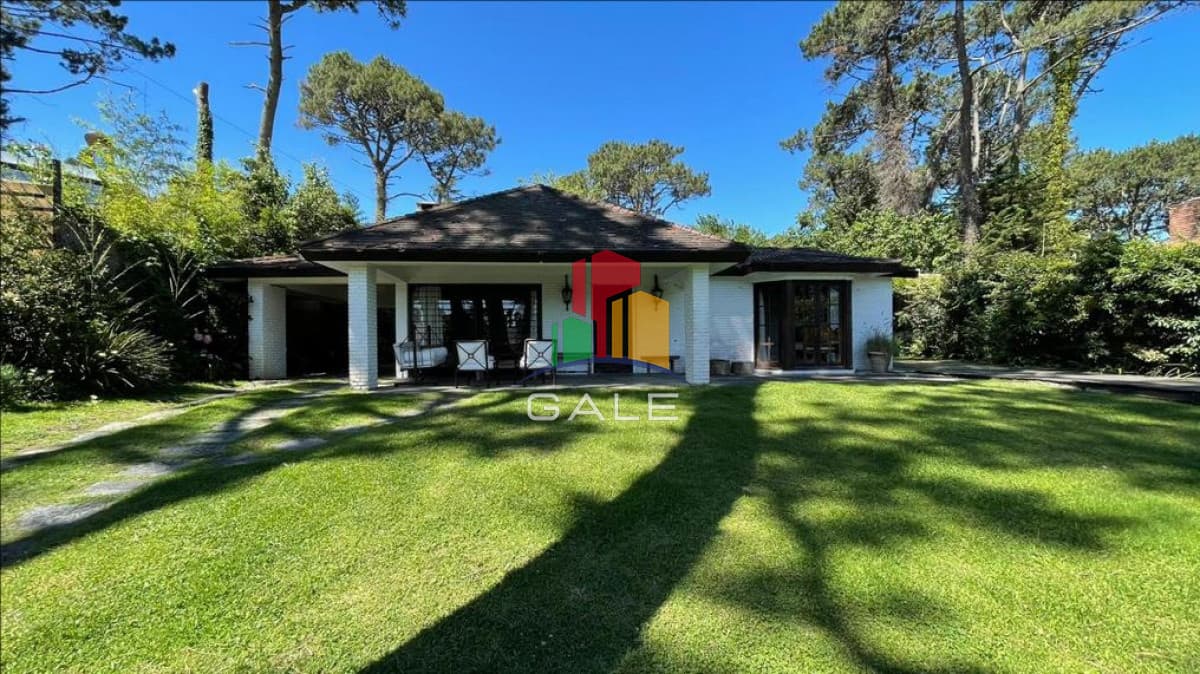 Hermosa y amplia casa en Mansa  -