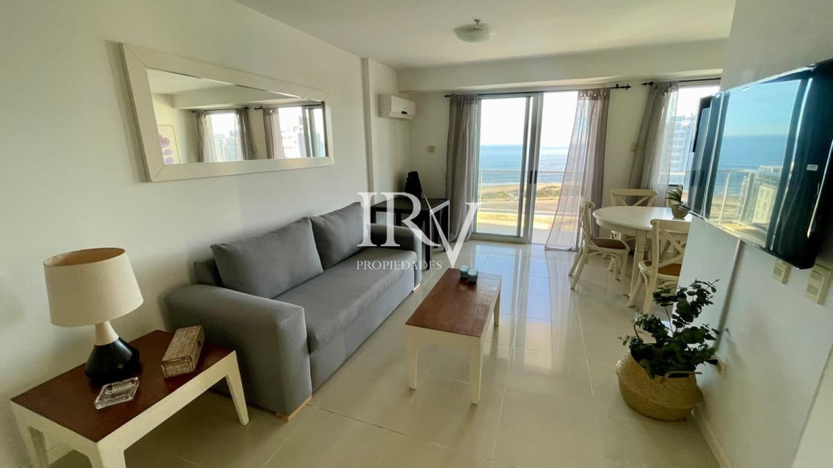 Apartamento en Alquiler Anual   Torre Nueva con Servicios. Vista al Mar