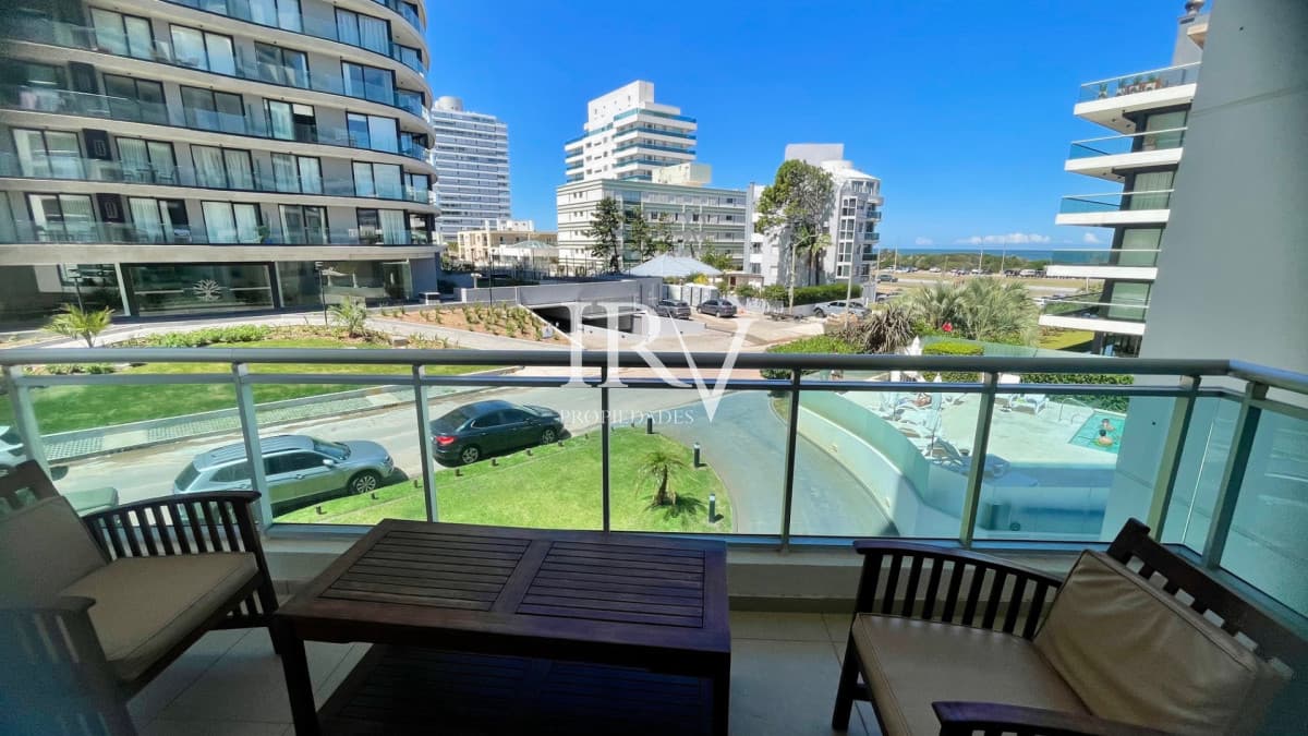 IRV PROPIEDADES Apartamento ID.126 - Oportunidad Real. Apartamento en Venta a 50m de la Playa Brava en Punta del Este