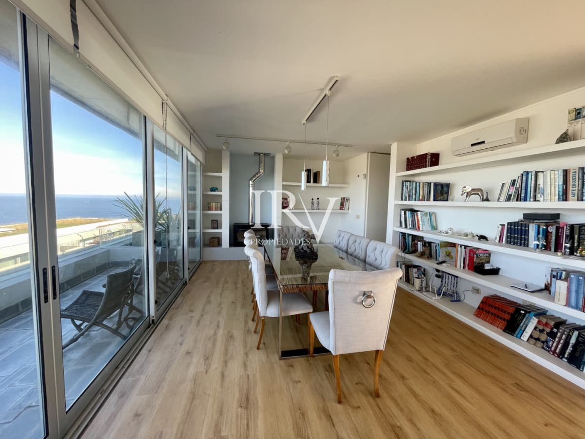 IRV PROPIEDADES Apartamento ID.764 - Venta de Apartamento tipo Casa en Punta Ballena, Punta del Este