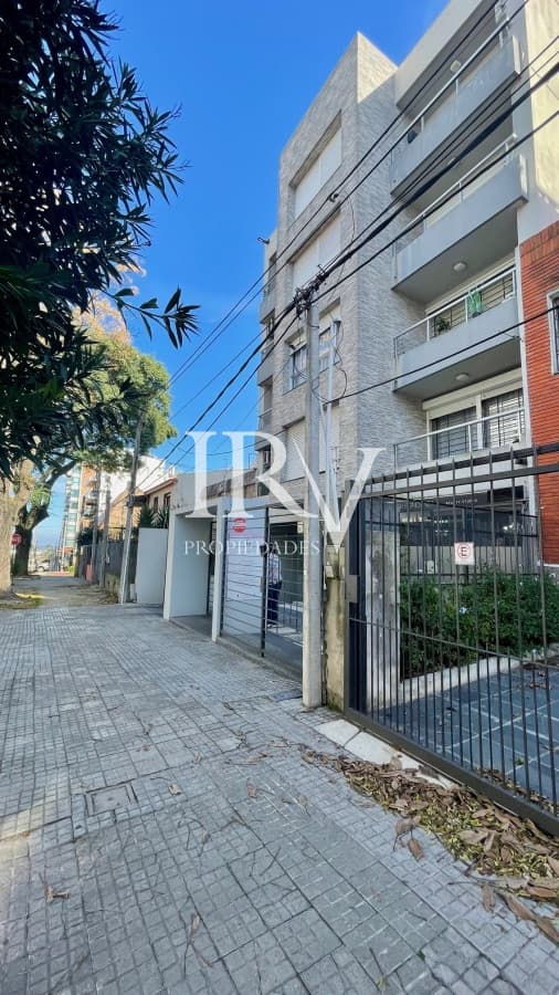 IRV PROPIEDADES Apartamento ID.149 - Venta de Apartamento 1 ambiente, garaje y renta anual vigente. Zona Puerto del Buceo