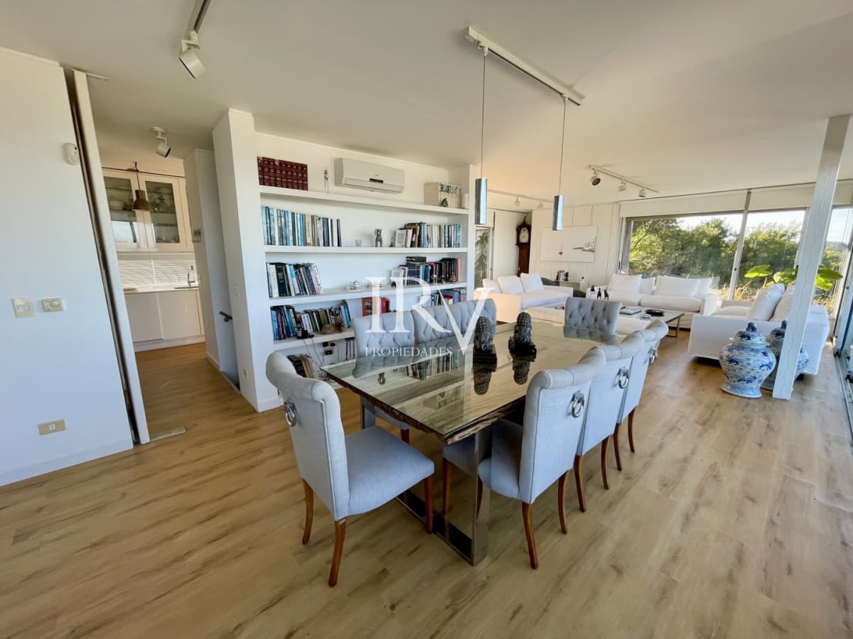 IRV PROPIEDADES Apartamento ID.764 - Venta de Apartamento tipo Casa en Punta Ballena, Punta del Este
