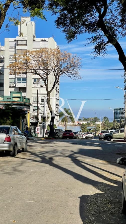 IRV PROPIEDADES Apartamento ID.149 - Venta de Apartamento 1 ambiente, garaje y renta anual vigente. Zona Puerto del Buceo