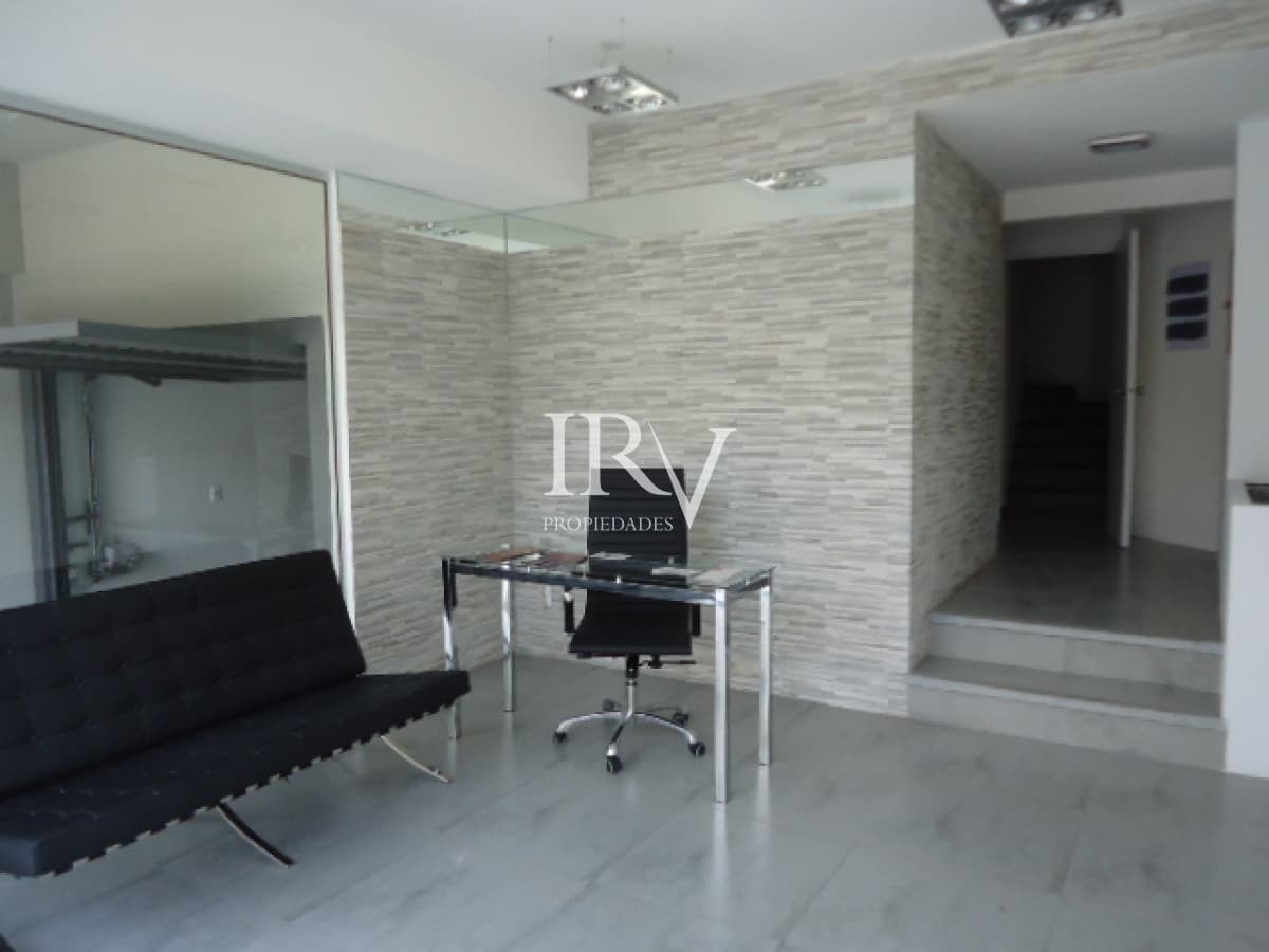 IRV PROPIEDADES Apartamento ID.149 - Venta de Apartamento 1 ambiente, garaje y renta anual vigente. Zona Puerto del Buceo