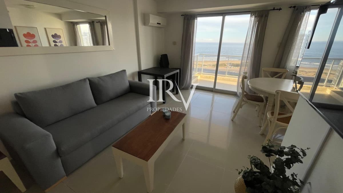 Apartamento en Alquiler Anual   Torre Nueva con Servicios. Vista al Mar