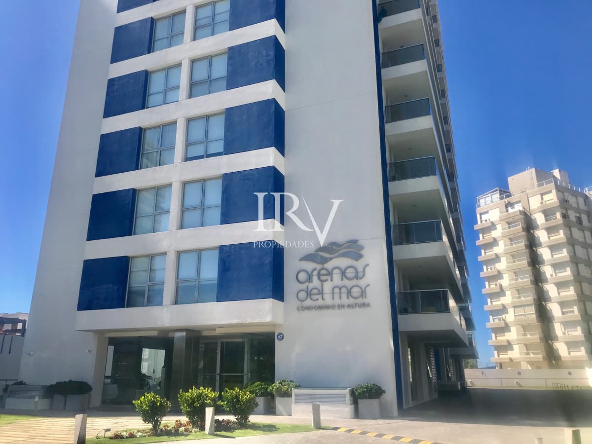 Apartamento en Alquiler Anual   Torre Nueva con Servicios. Vista al Mar