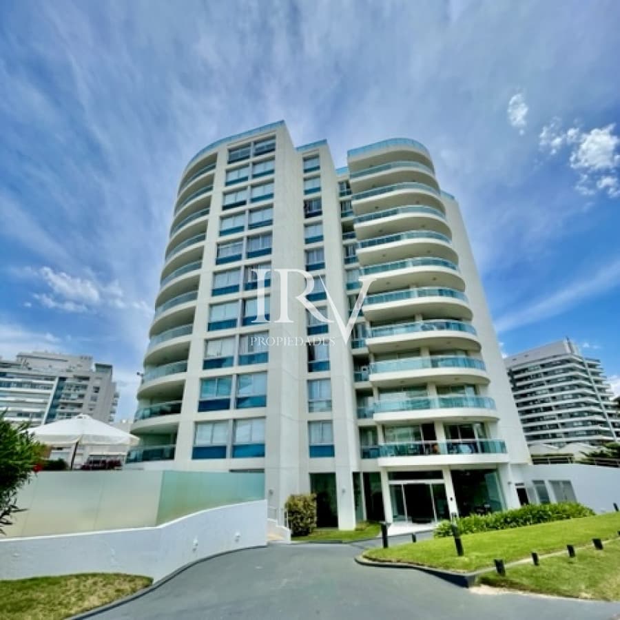 IRV PROPIEDADES Apartamento ID.126 - Oportunidad Real. Apartamento en Venta a 50m de la Playa Brava en Punta del Este