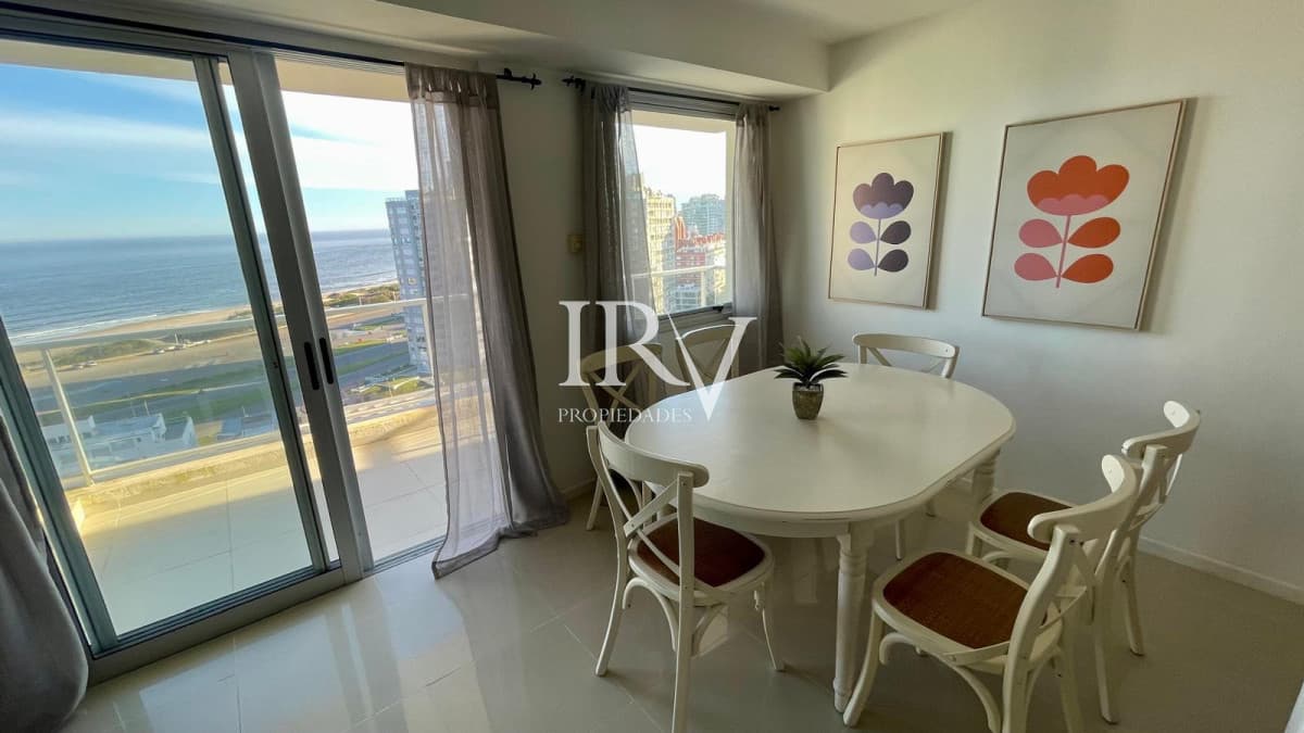 Apartamento en Alquiler Anual   Torre Nueva con Servicios. Vista al Mar