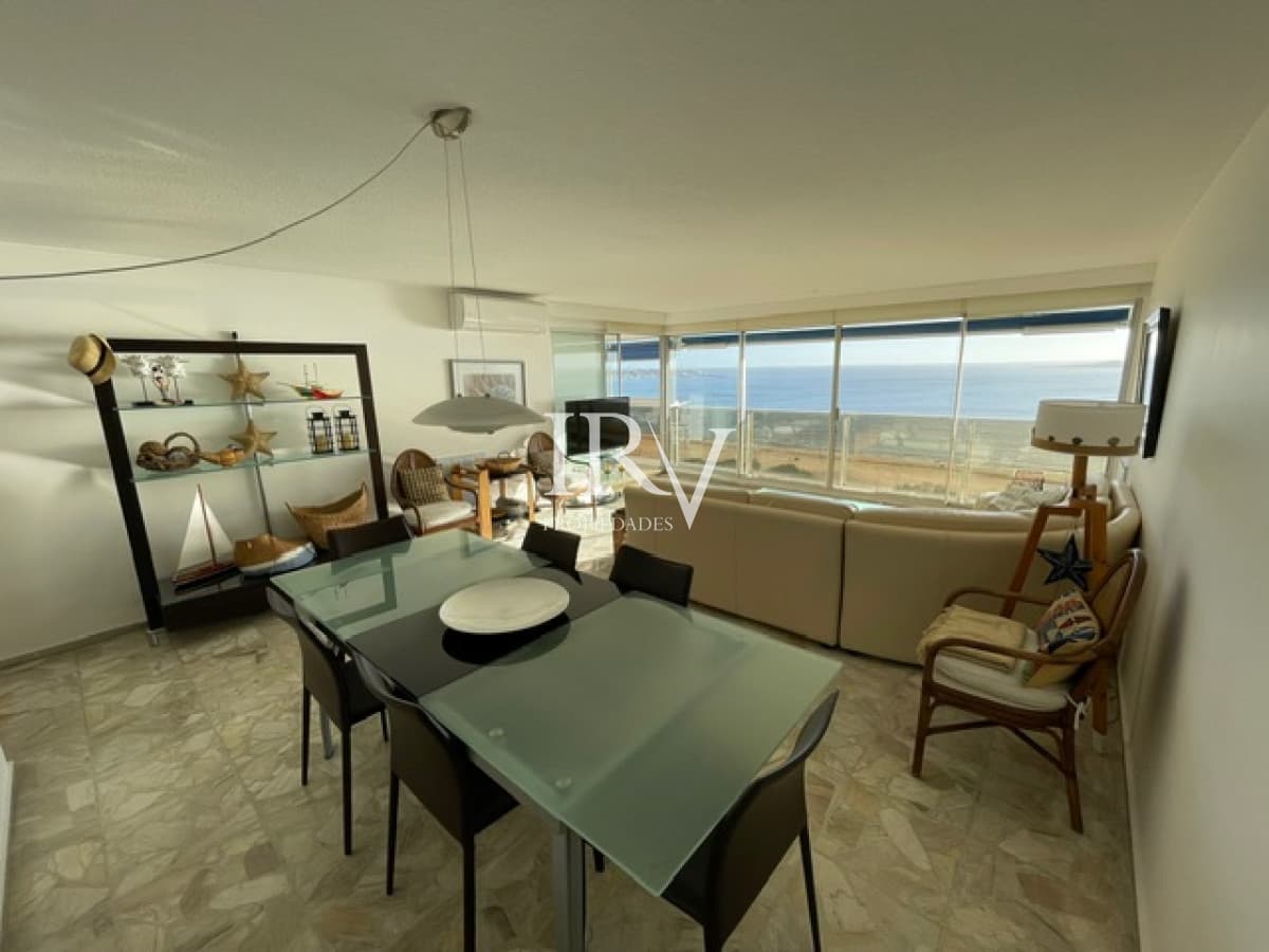 Apartamento en alquiler 3 dorm + dep en Pda 6 de Playa Mansa