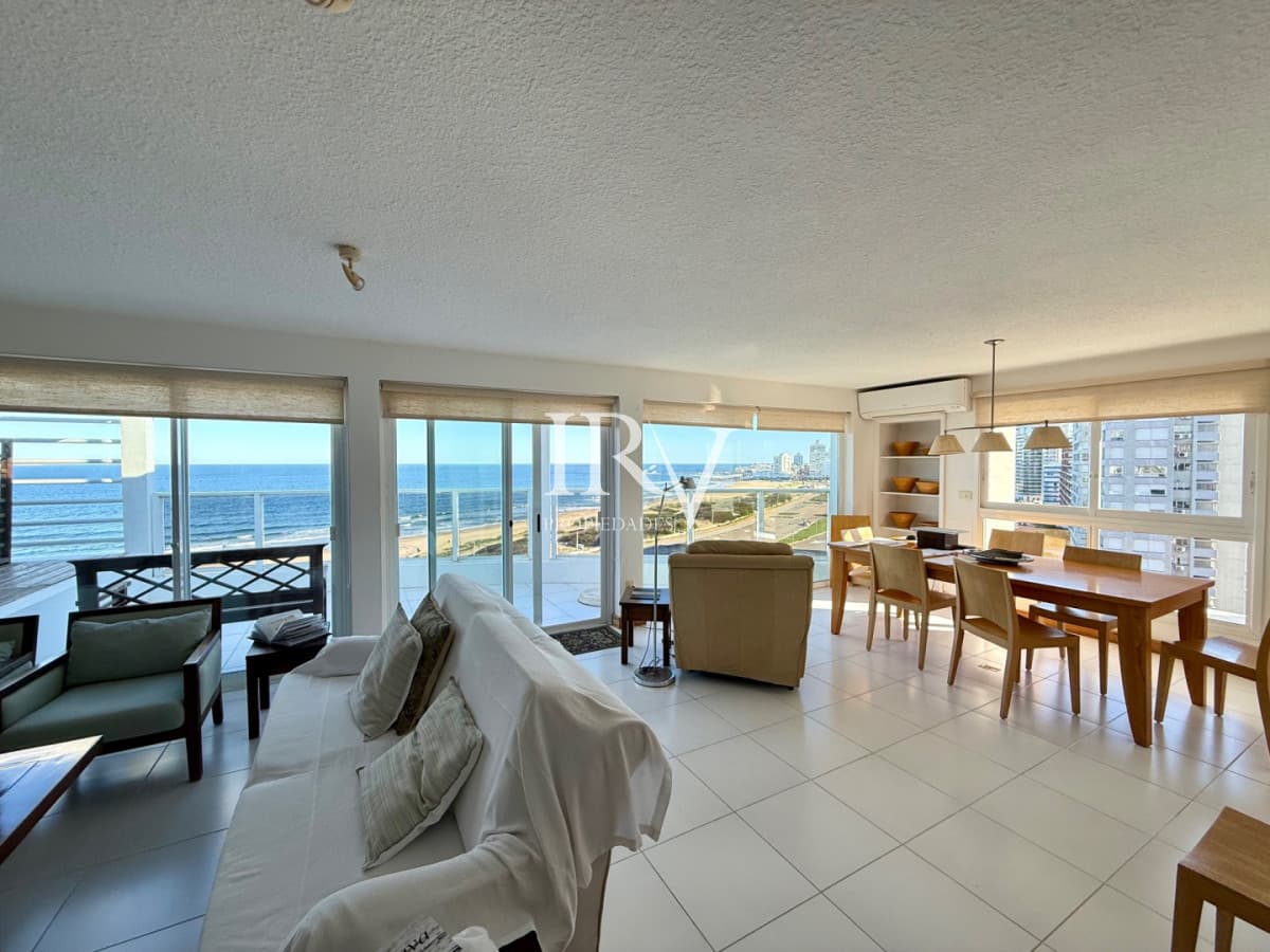 IRV PROPIEDADES Apartamento ID.1019 - Penthouse duplex con parrillero exclusivo en Playa Brava de Punta del Este