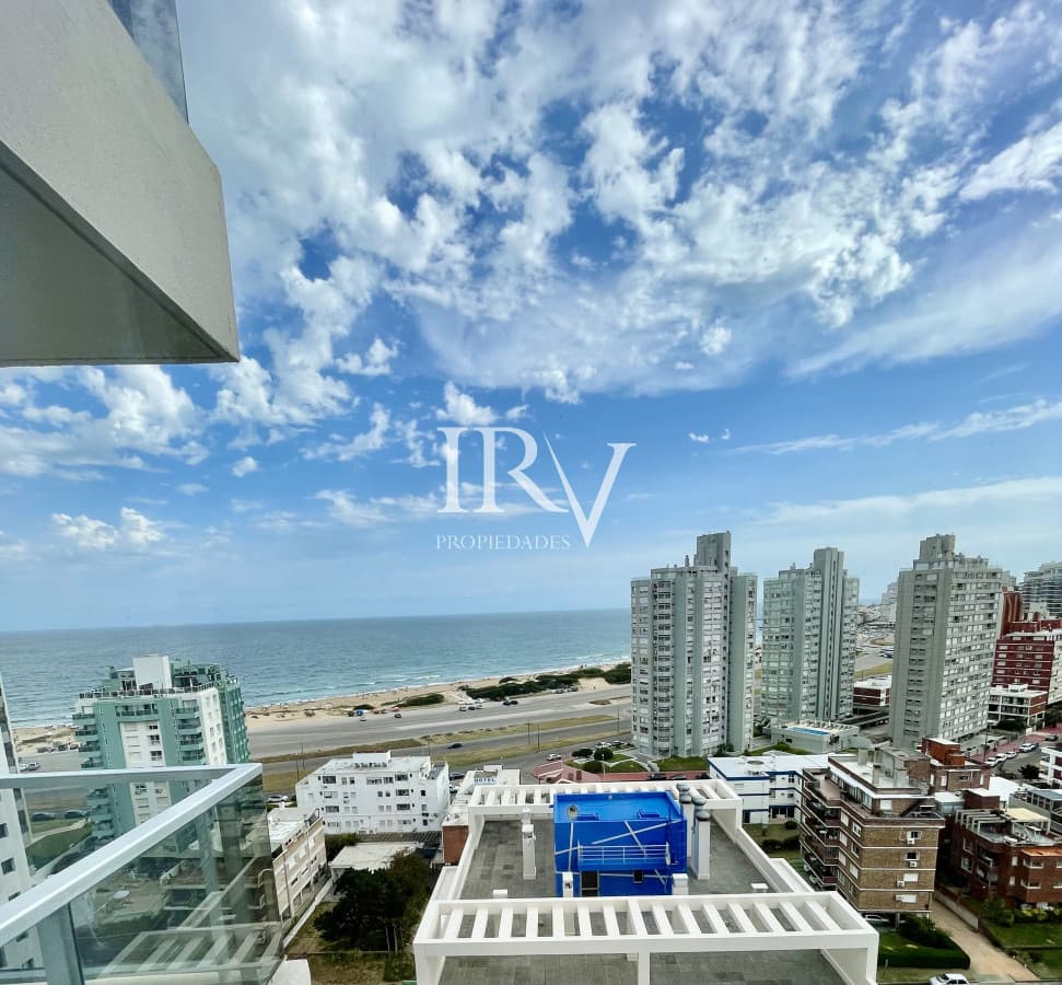 Apartamento en Alquiler Anual   Torre Nueva con Servicios. Vista al Mar