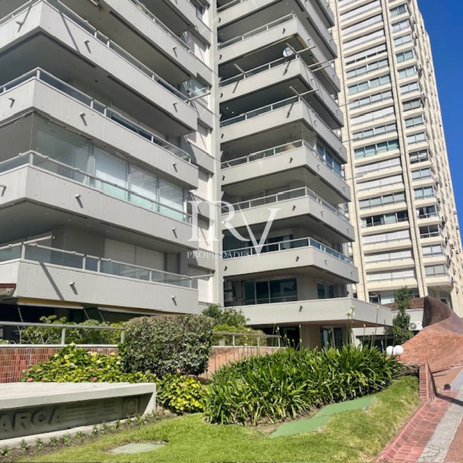 IRV PROPIEDADES Apartamento ID.919 - Venta de Apartamento con vista al Puerto de Punta del Este