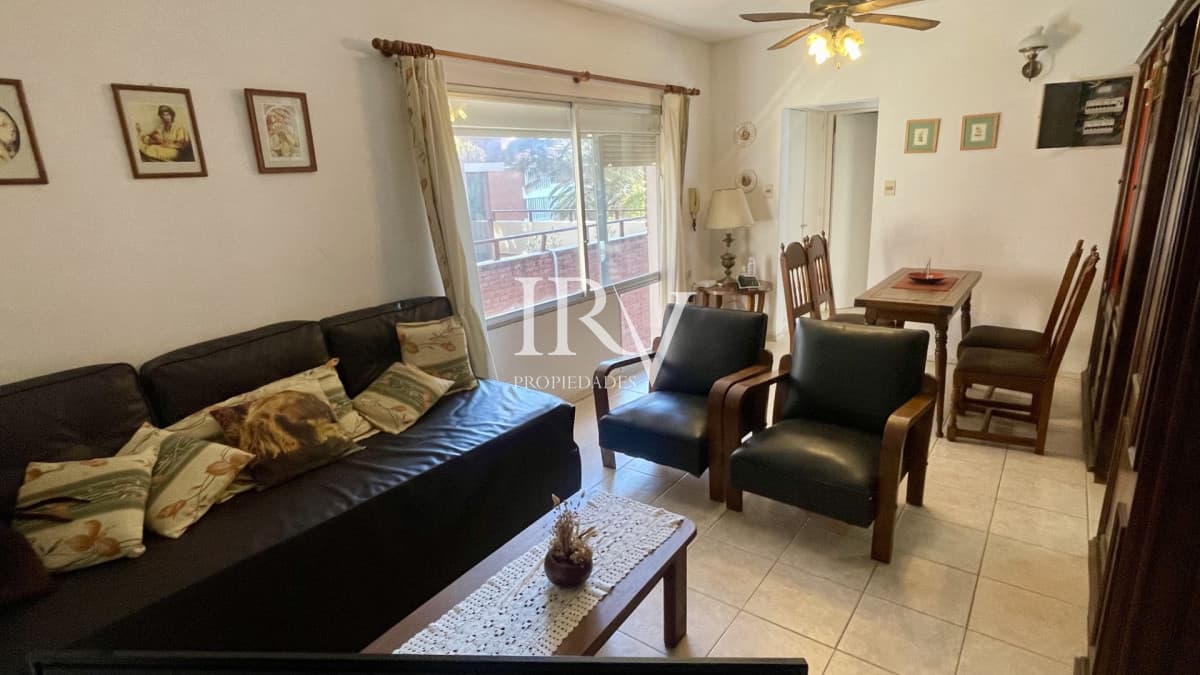 IRV PROPIEDADES Apartamento ID.1068 - Apartamento en Venta en Peninsula  1 dorm definido sin cochera