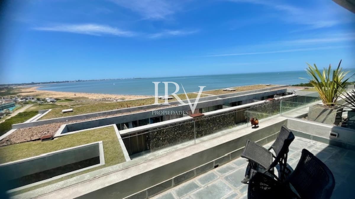 IRV PROPIEDADES Apartamento ID.764 - Venta de Apartamento tipo Casa en Punta Ballena, Punta del Este