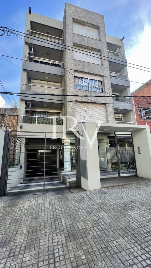 IRV PROPIEDADES Apartamento ID.149 - Venta de Apartamento 1 ambiente, garaje y renta anual vigente. Zona Puerto del Buceo