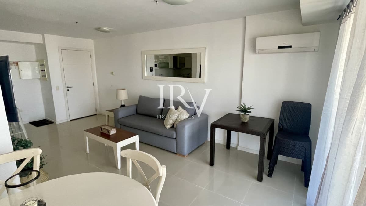 Apartamento en Alquiler Anual   Torre Nueva con Servicios. Vista al Mar