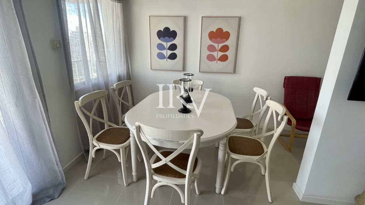 Apartamento en Alquiler Anual   Torre Nueva con Servicios. Vista al Mar