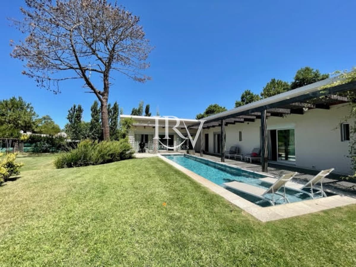 IRV PROPIEDADES Casa ID.741 - Veneta de Casa Nueva dentro de Barrio Cerrado en Punta del Este