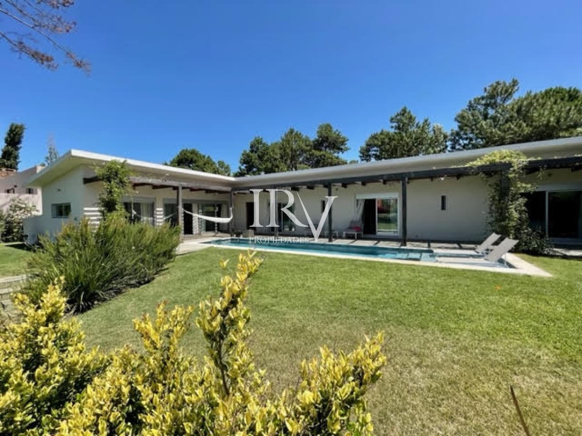 IRV PROPIEDADES Casa ID.741 - Veneta de Casa Nueva dentro de Barrio Cerrado en Punta del Este