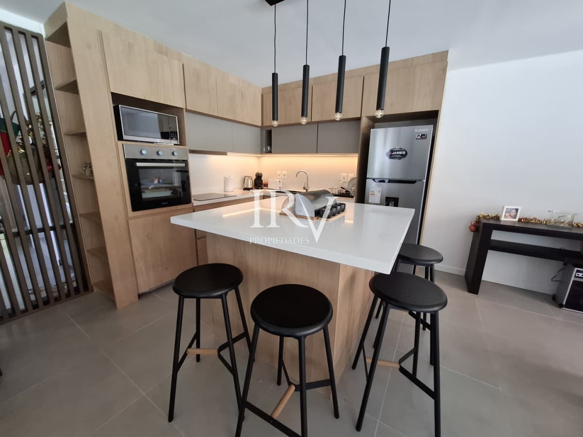 IRV PROPIEDADES Casa ID.926 - Casa Nueva en Venta  4 Suites con Piscina y Parrillero en Solanas ,Punta del Este