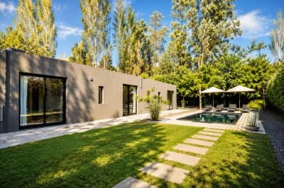 Excelente Casa de 4 Dormitorios y Piscina Climatizada en Barrio Privado, La Arbolada