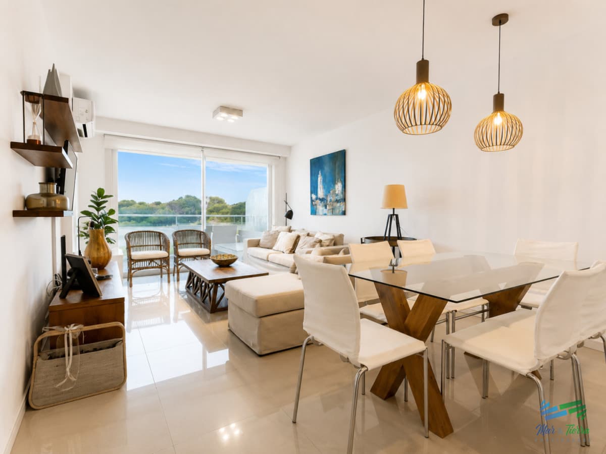 Apartamento moderno de 3 Dormitorios frente al mar en Playa Brava, Punta del Este