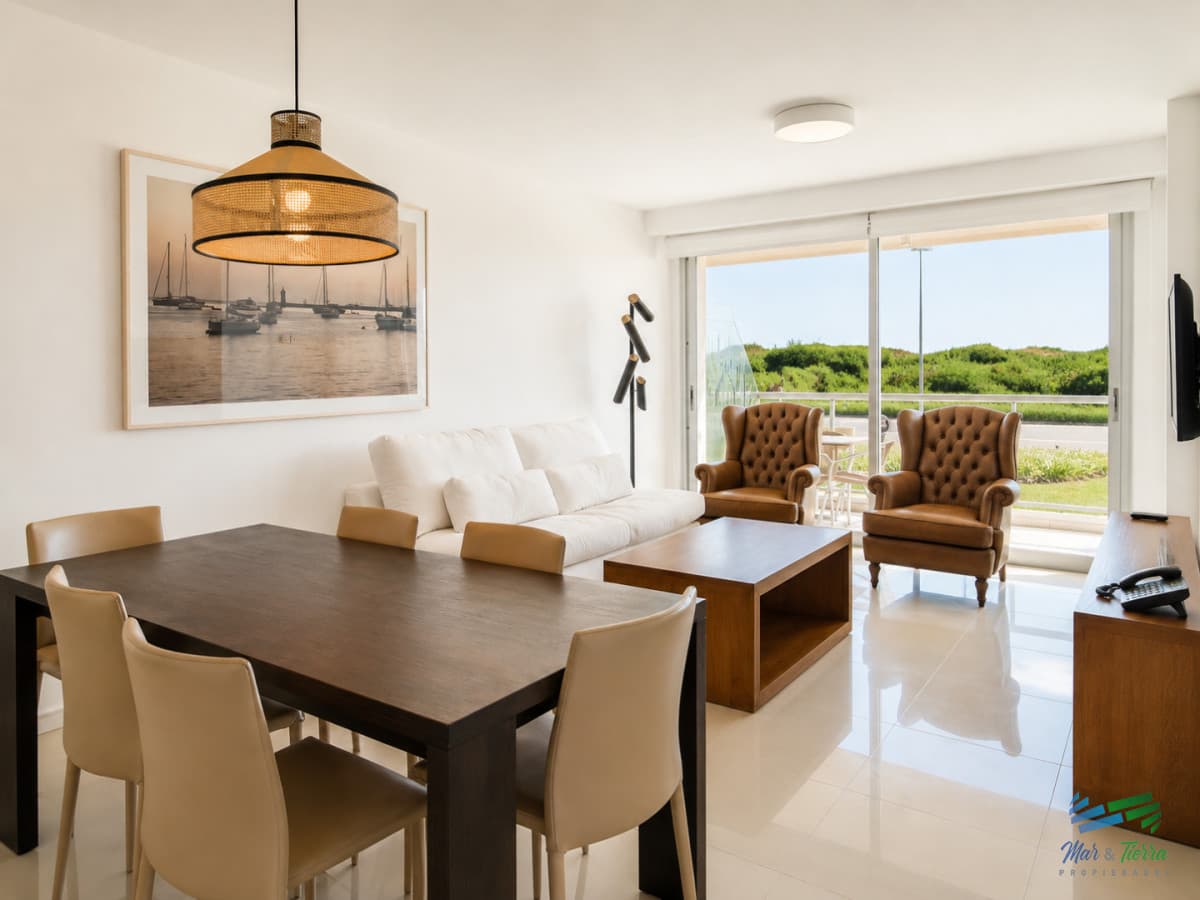 En venta Apartamento de 3 Dormitorios en Primera Linea Playa Brava, Rincon del Indio, Punta del Este