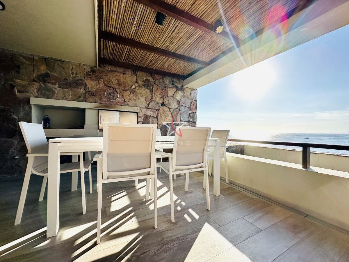 Alquiler temporario de apartamento con la mejor ubicación del complejo, unidad de dos dormitorios con parrillero de uso exclusivo, Punta Ballena - Bintang Propiedades