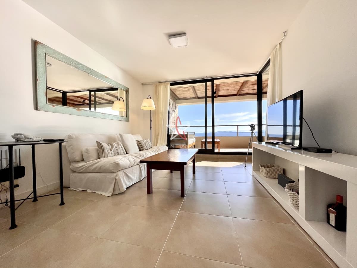 Apartamento de 2 Dormitorios con Parrillero y Vista al Mar en Punta Ballena - Bintang Propiedades