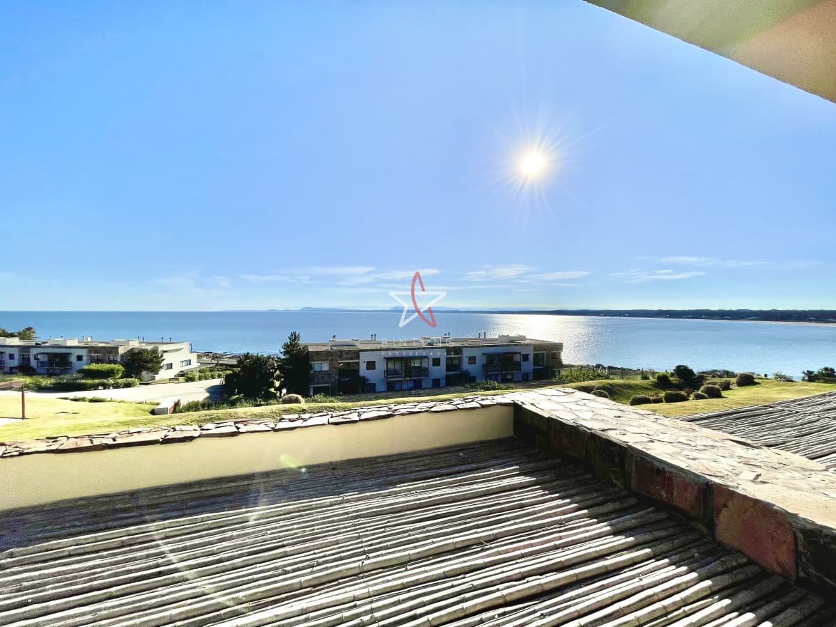 Apartamento de 2 Dormitorios con Parrillero y Vista al Mar en Punta Ballena - Bintang Propiedades