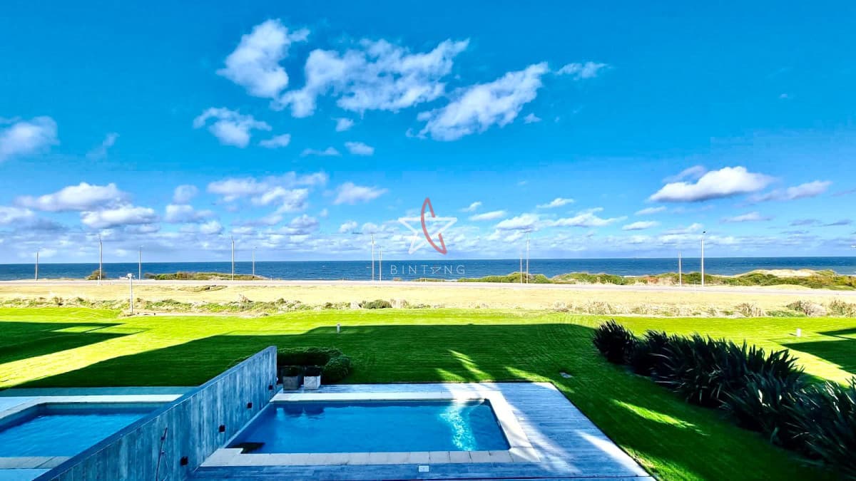 Venta y alquiler temporario de exclusivo departamento de cuatro dormitorios mas dependencia con piscina propia y parrillero, Tiburón Terraza, Brava - Bintang Propiedades