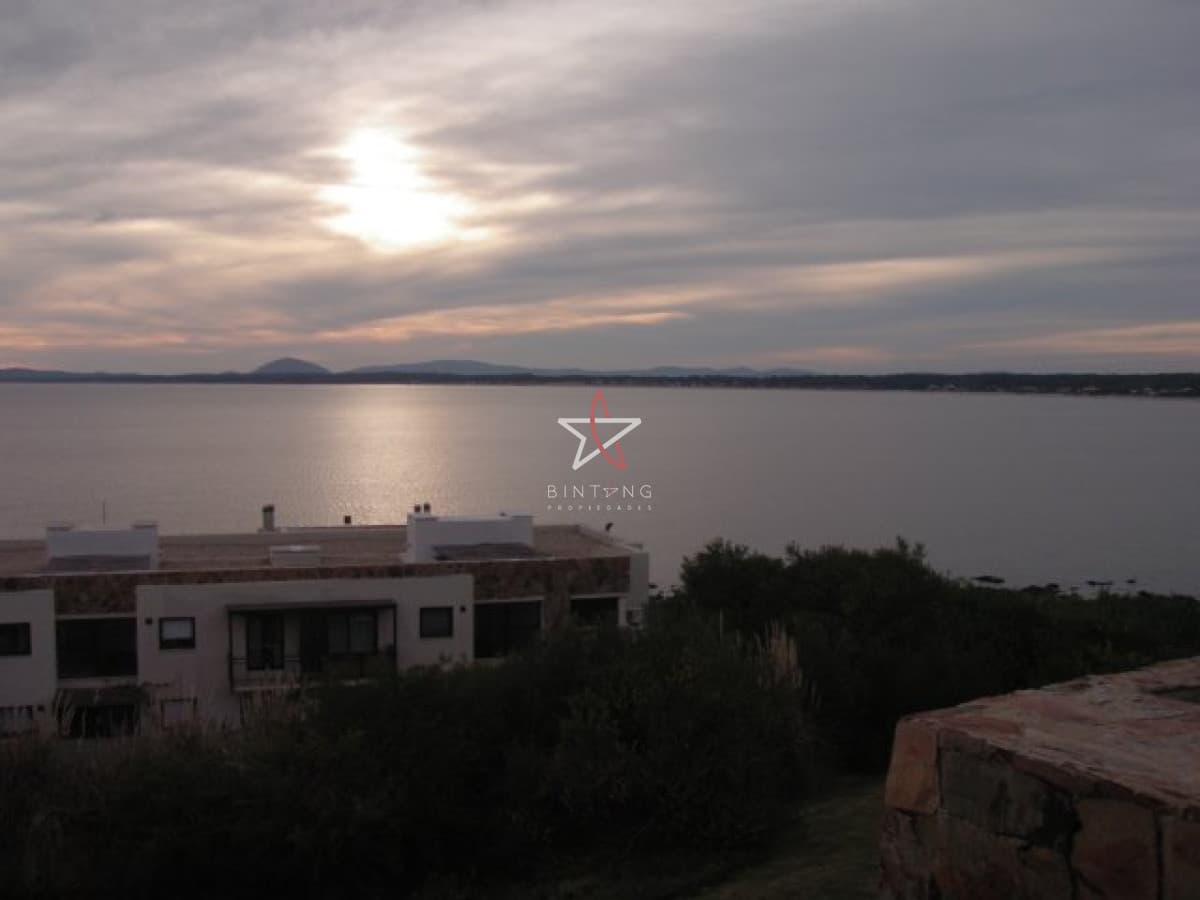 Alquiler temporario de apartamento de tres dormitorios más dependencia de servicio, Punta Ballena - Bintang Propiedades
