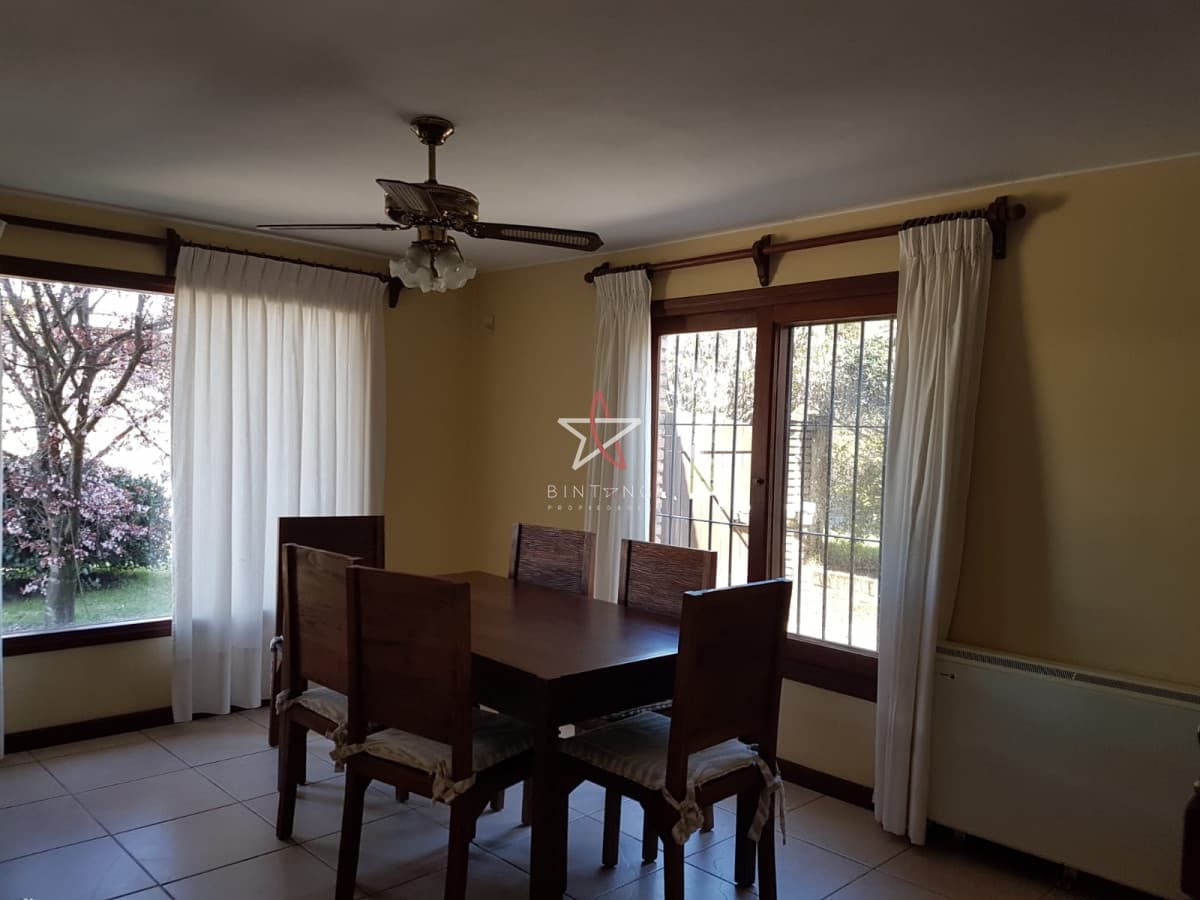 Alquiler temporario de casa de tres dormitorios en barrio Jardines de Córdoba, Punta del Este - Bintang Propiedades