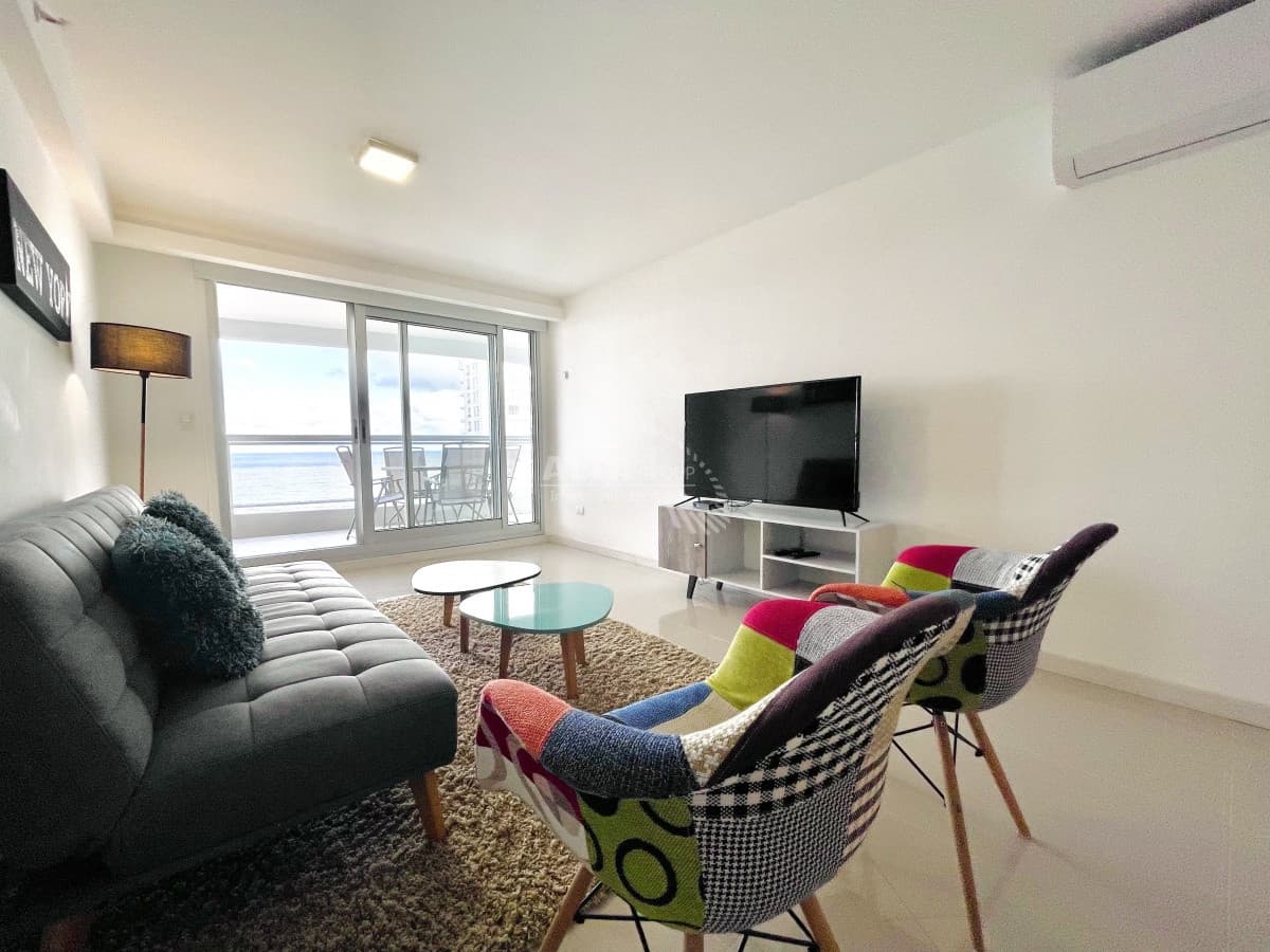 Apartamento de 2 Dormitorios y Parrillero con Vista al Mar en Playa Brava, Look Tower