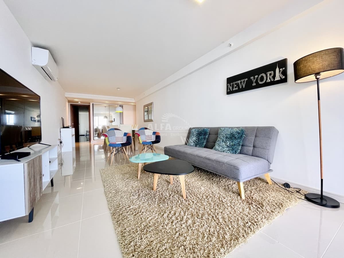 Apartamento de 2 Dormitorios y Parrillero con Vista al Mar en Playa Brava, Look Tower