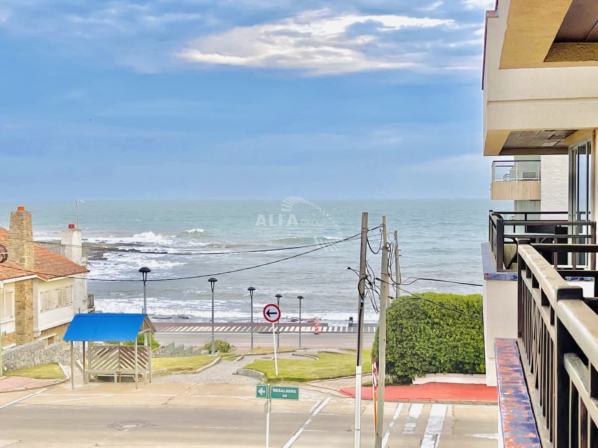 Apartamento de 2 Dormitorios en Península, Punta del Este