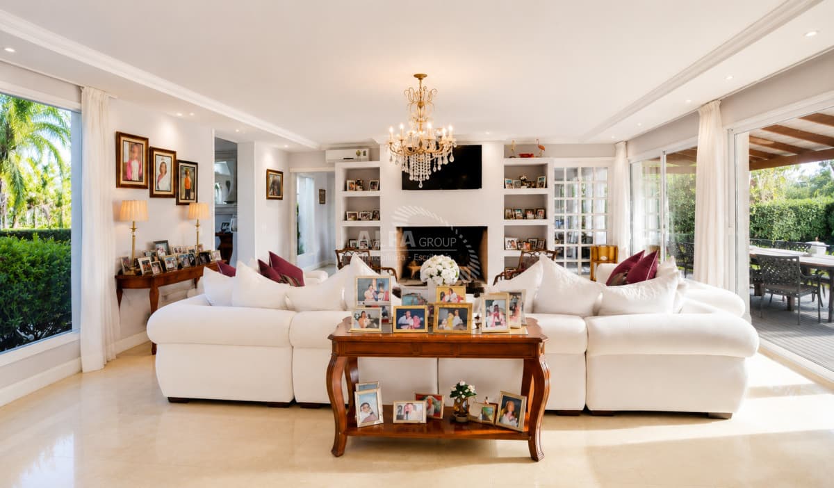 Excelente Casa de 5 Dormitorios en Barrio Privado La Arbolada, Punta del Este
