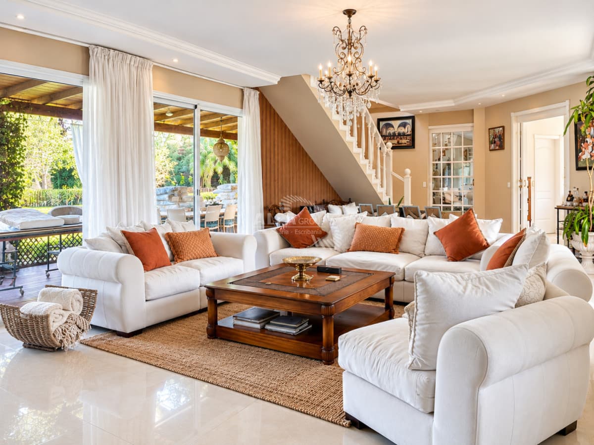 Excelente Casa de 5 Dormitorios en Barrio Privado La Arbolada, Punta del Este